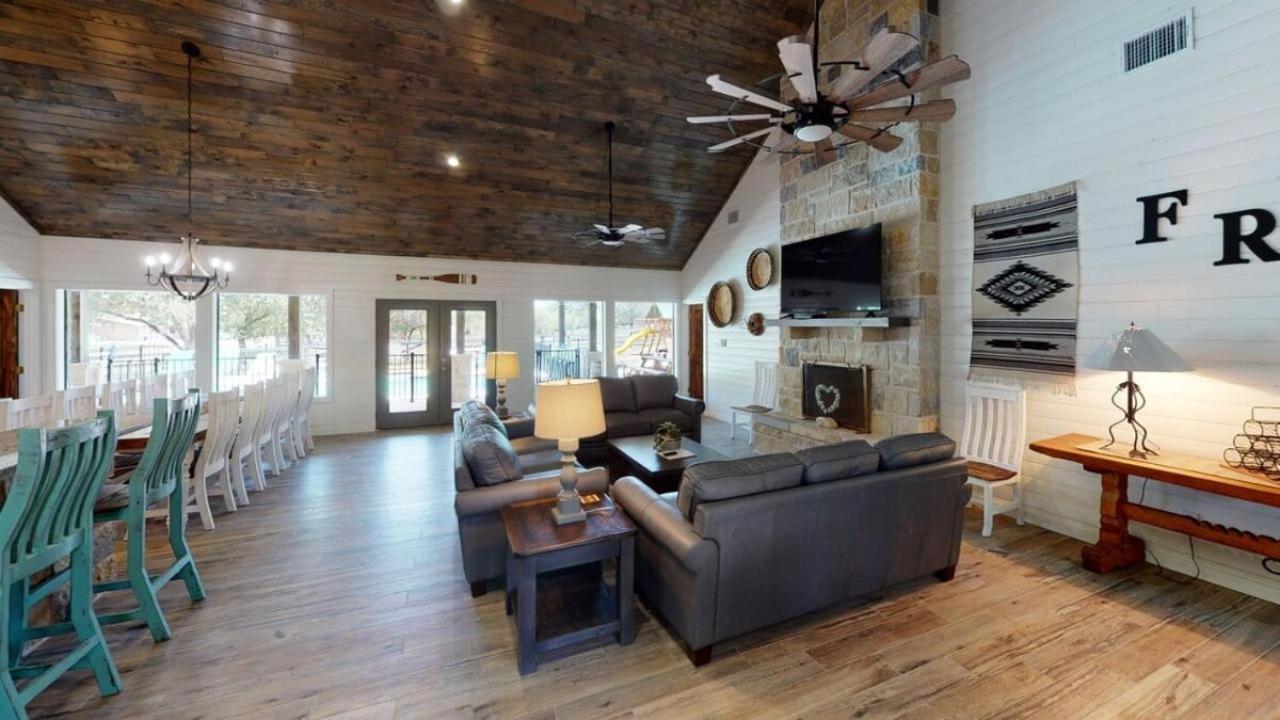 Heartstone Lodge Concan Εξωτερικό φωτογραφία